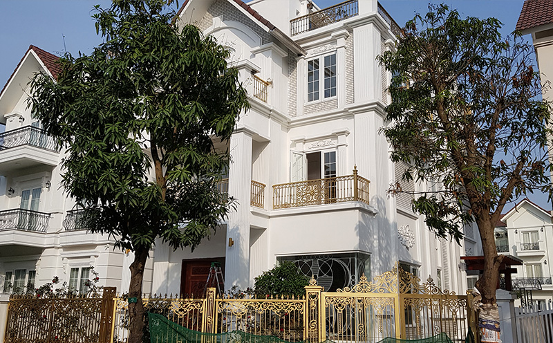 Chị Hằng - Thi công phào chỉ PU biệt thự Vinhome Riverside Long Biên